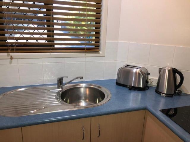 Central Studio Accommodation Gladstone Extérieur photo